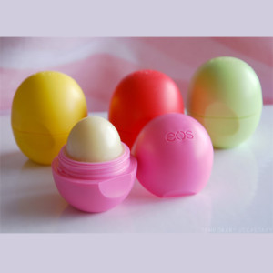 Son dưỡng môi quả trứng – EOS Lip Balm