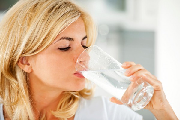 Chăm sóc da toàn thân cho người bận rộn bằng cách uống nước thường xuyên