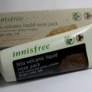 mặt nạ lột mụn Jeju Volcanic Liquid Nose Pack